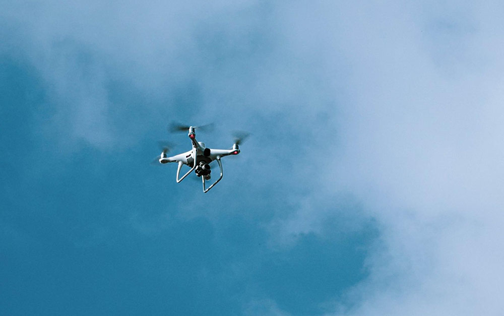 Drone dans les airs de l'église Saint-Firmin
