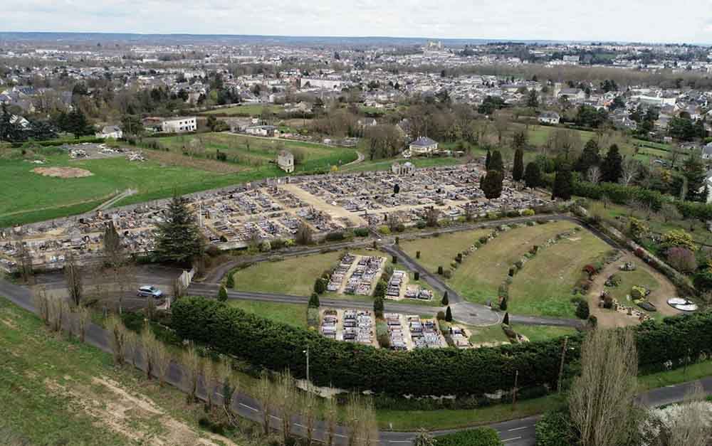 Vue aérienne du cimetière de Bagneux-Saumur