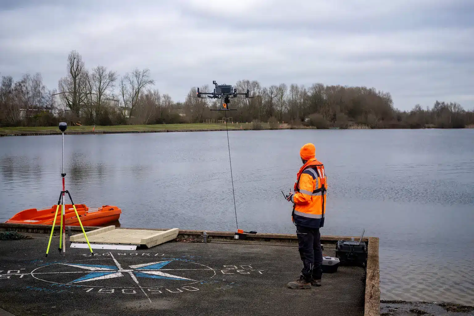 Lancement d'un relevé bathymétrique par notre télépilote