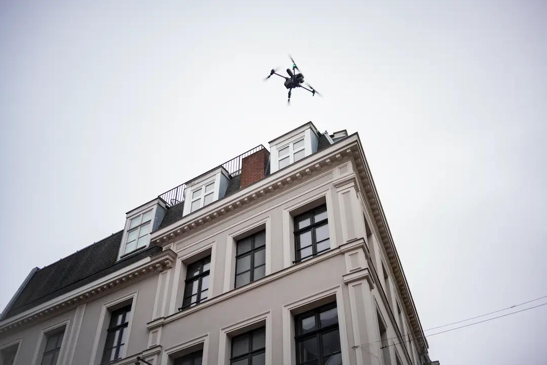 Relevé photogrammétrique d'un bâtiment résidentiel par drone aérien