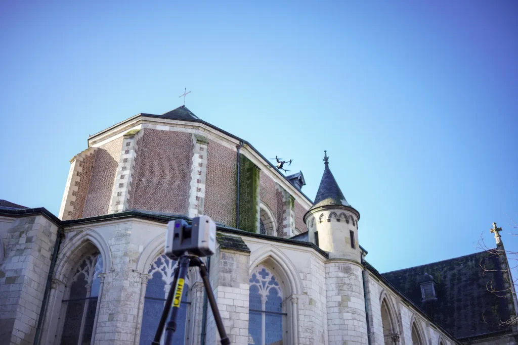 Drone et laser terrestre pour numérisation de patrilmoine et monuments