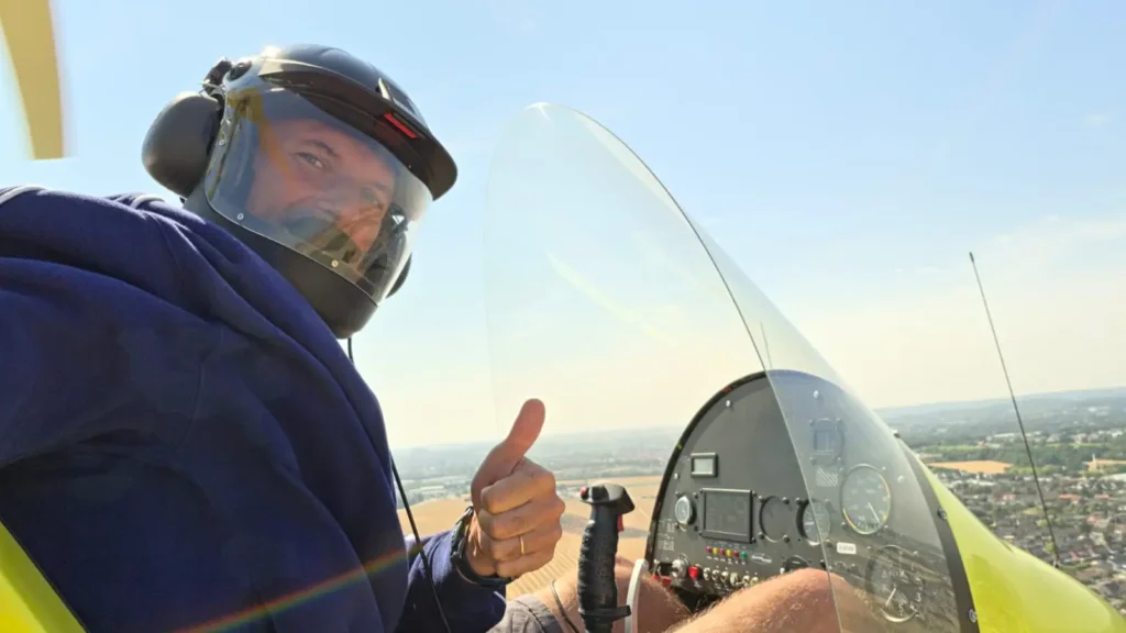Vianney d'Amécourt, fondateur d'Air Scanner, aux commandes d'un autogyre