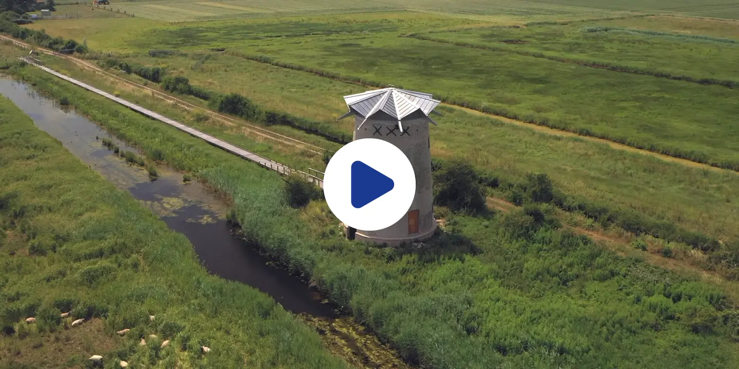 timelapse et prise de vue drone de la réfection d'un ancien moulin